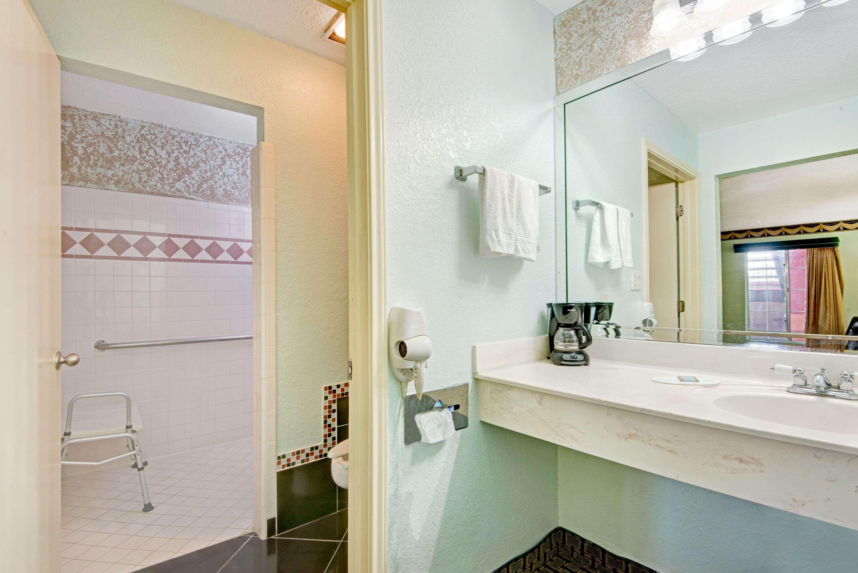 Econo Lodge Inn & Suites Near Lackland Afb San Antonio Bagian luar foto