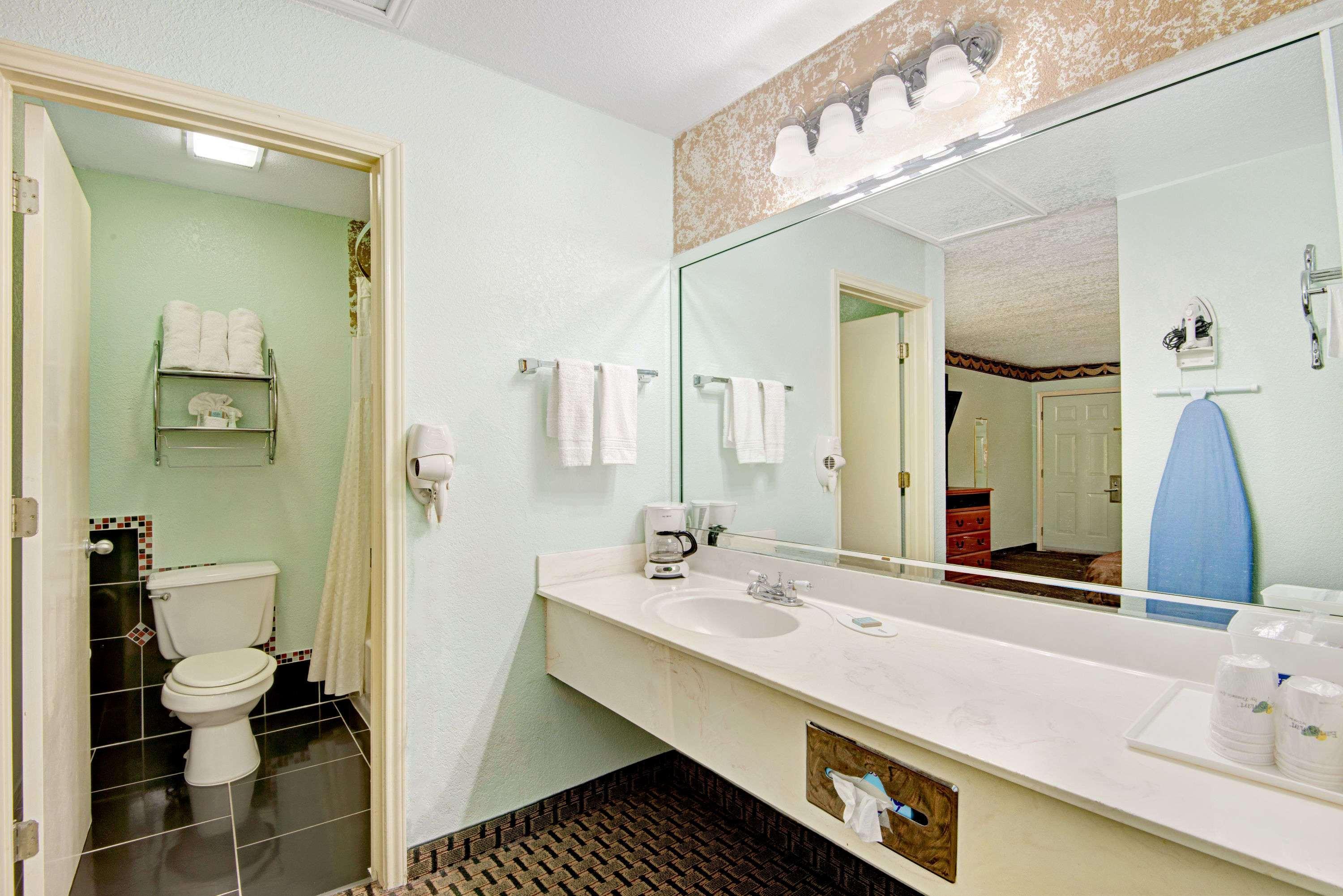 Econo Lodge Inn & Suites Near Lackland Afb San Antonio Bagian luar foto