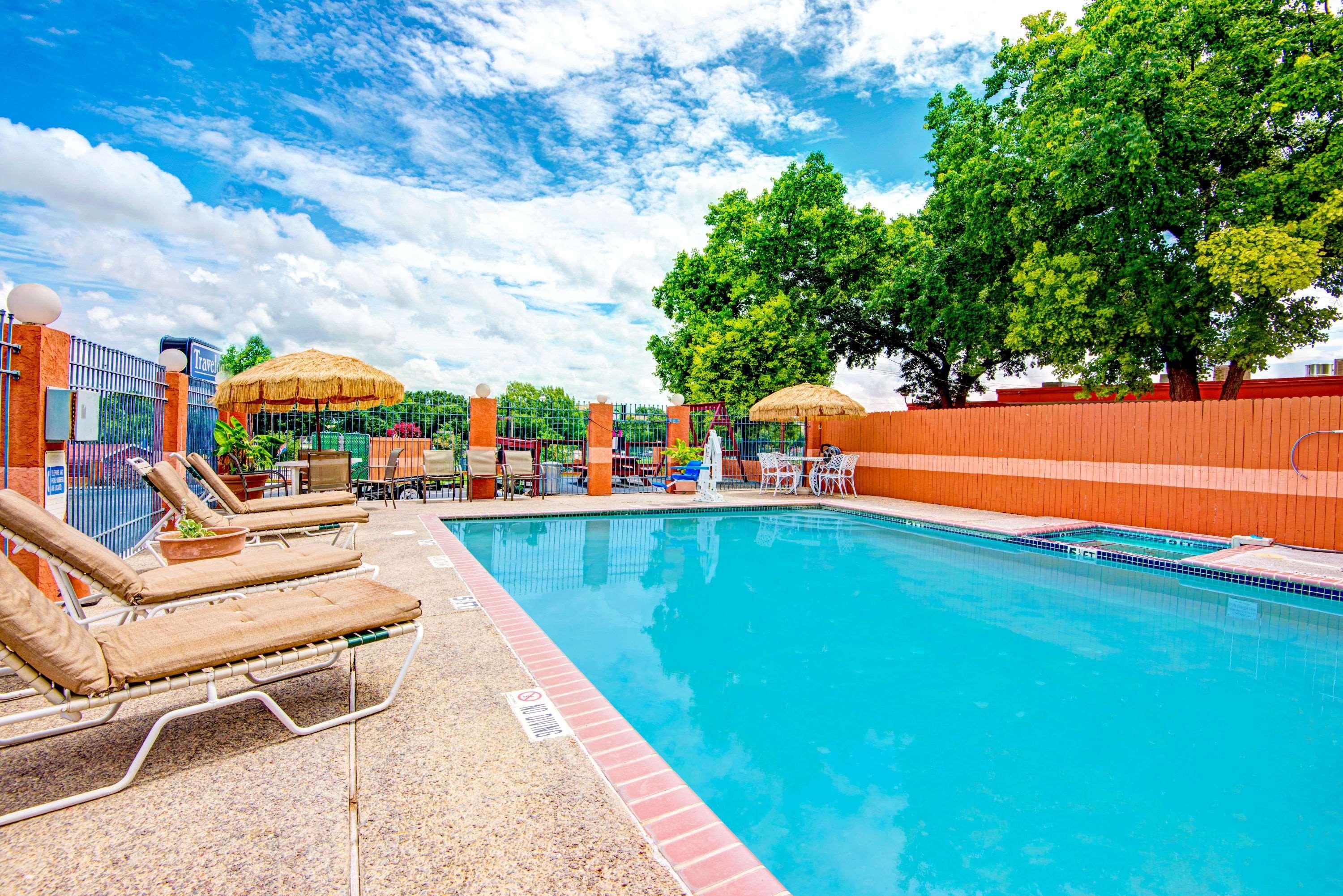 Econo Lodge Inn & Suites Near Lackland Afb San Antonio Bagian luar foto