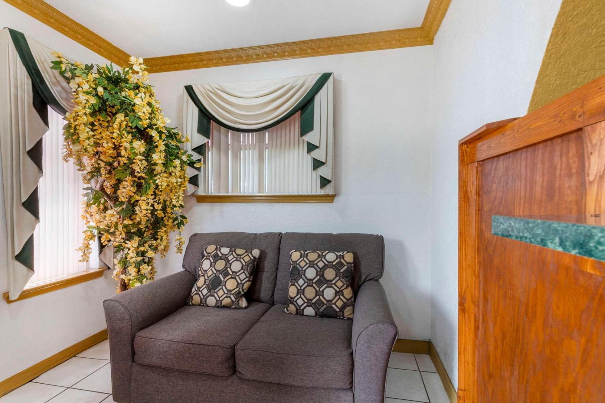 Econo Lodge Inn & Suites Near Lackland Afb San Antonio Bagian luar foto