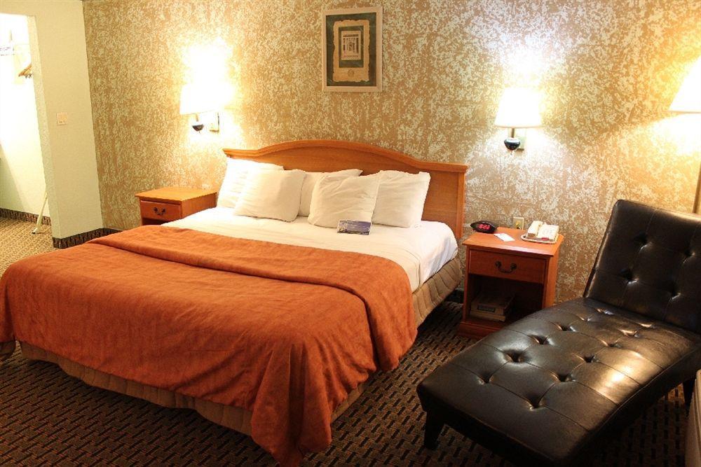 Econo Lodge Inn & Suites Near Lackland Afb San Antonio Bagian luar foto
