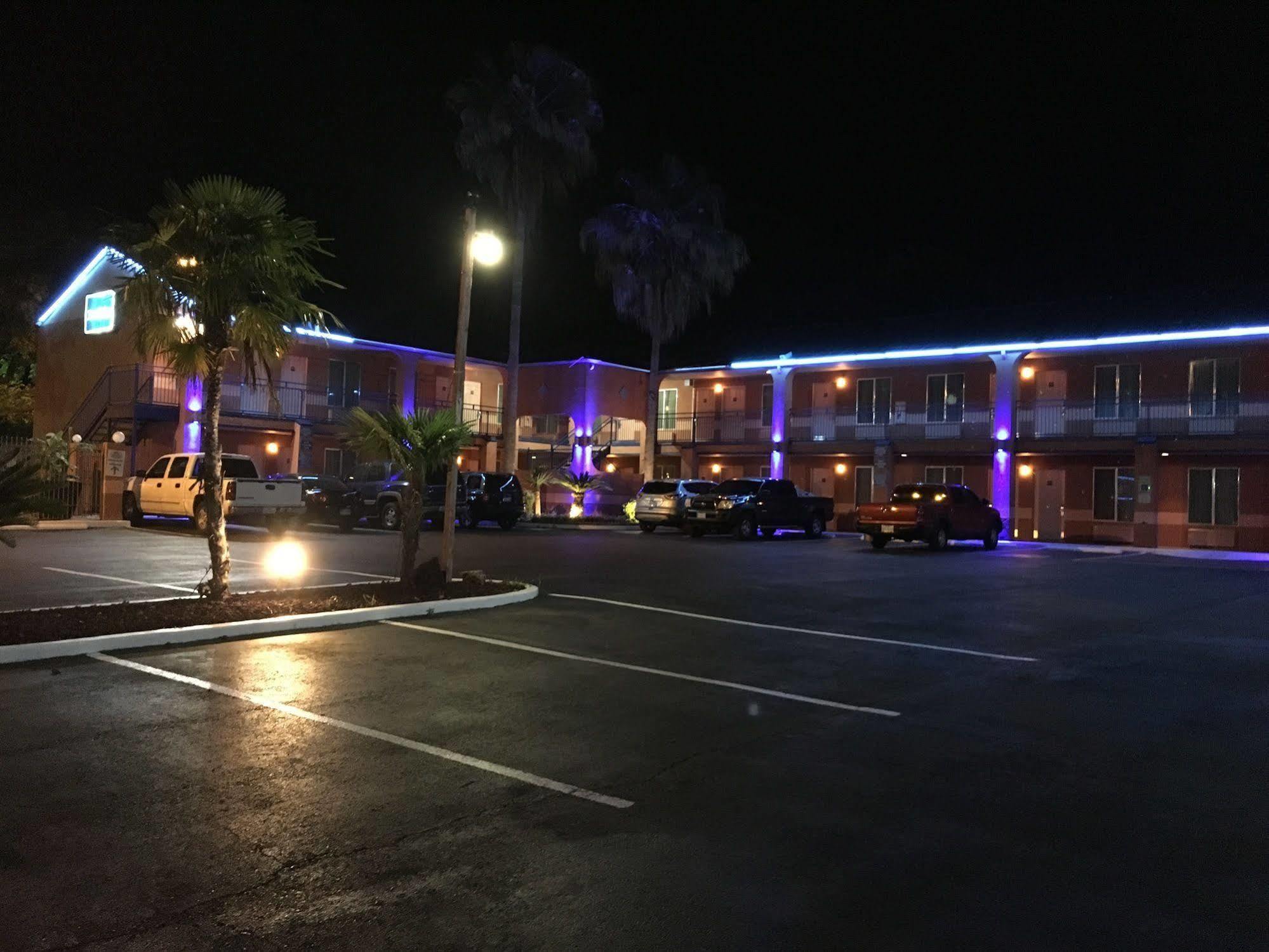 Econo Lodge Inn & Suites Near Lackland Afb San Antonio Bagian luar foto
